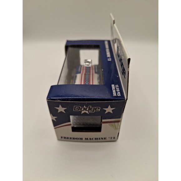 2023 M2 MACHINE AUTO DRIVERS 1971 Dodge Challenger Funny Car Freedom 71 MOC 1/64 - Picture 4 of 7
